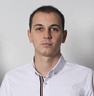 Максим, Продавец-консультант