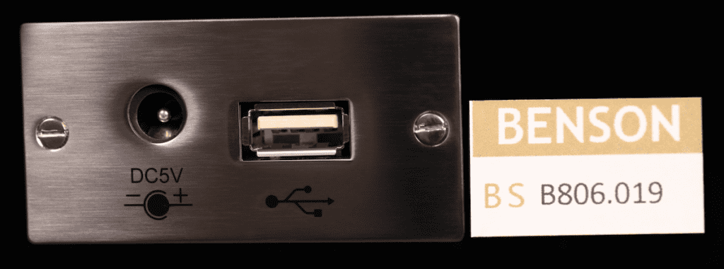 USB выход для зарядки гаджетов добавился на задней панели шкатулки для часов с автоподзаводом Benson watchwinder black series